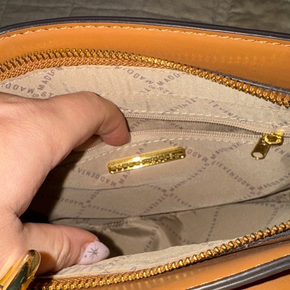 Steve Madden Brown Shoulder Bag with Pouch - Picture 5 of 7